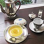 デザート 深煎りコーヒーあるいは紅茶と クレーム・アングレーズ・オランジェ